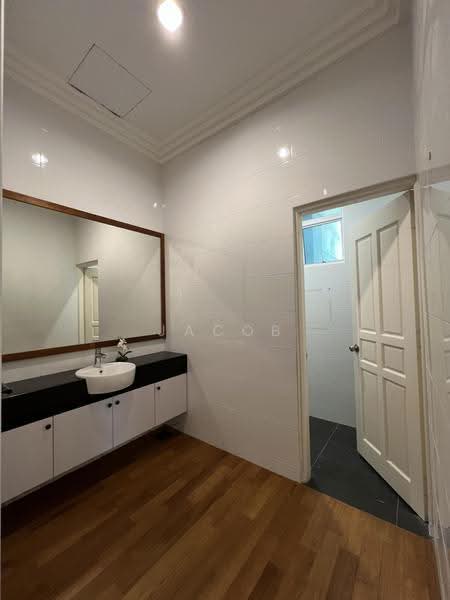 Bungalow House for Sale in Leisure Farm (Gelang Patah) - Jacob Koh - Bathroom - PropertyGuru.com.my