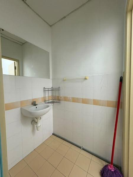 Shop / Office for Rent in Bukit Combe (Jelutong) - Welson Teh - Bathroom - PropertyGuru.com.my