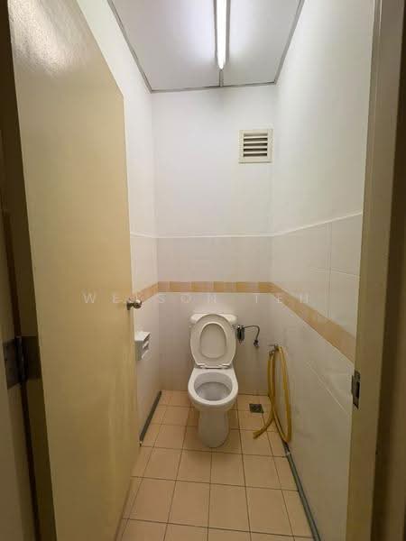 Shop / Office for Rent in Bukit Combe (Jelutong) - Welson Teh - Bathroom - PropertyGuru.com.my