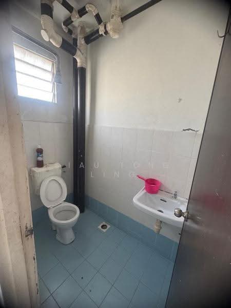Rumah Flat untuk Dijual di Taman Seri Setanggi - Siau Tong Ling - Bathroom - PropertyGuru.com.my