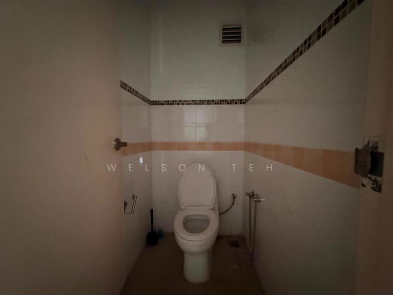 Shop / Office for Rent in Bukit Combe (Jelutong) - Welson Teh - Bathroom - PropertyGuru.com.my
