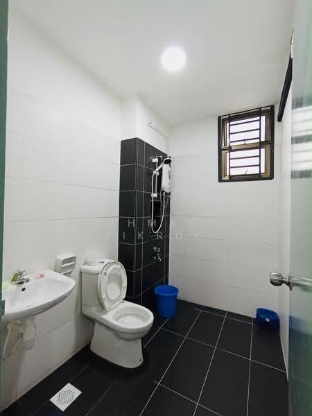 2-storey Terraced House for Sale in Taman Mutiara Gading (Batu Pahat) - Ahmad Zikrul - Bathroom - PropertyGuru.com.my