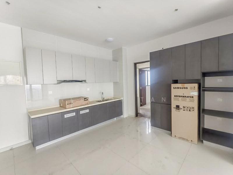 Condominium for Sale at Kings Bay @ Country Garden Danga Bay - Neilson Tan - Kitchen - PropertyGuru.com.my