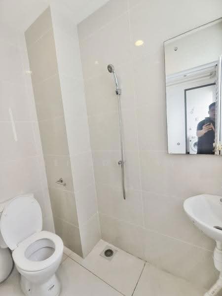 Condominium for Sale at Kings Bay @ Country Garden Danga Bay - Neilson Tan - Bathroom - PropertyGuru.com.my