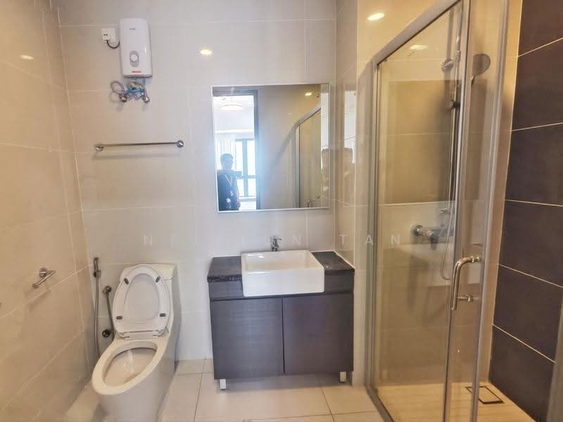 Condominium for Sale at Kings Bay @ Country Garden Danga Bay - Neilson Tan - Bathroom - PropertyGuru.com.my
