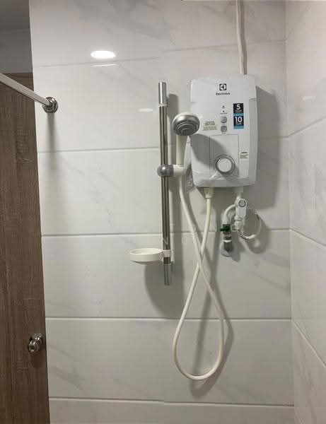 Kediaman Servis untuk Dijual di Country Garden Central Park - Siau Tong Ling - Bathroom - PropertyGuru.com.my
