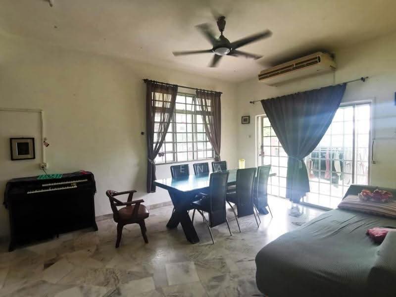 Bungalow House untuk Dijual di Taman Rasah Kemayan (Rasah) - Rena Rahman - Living Room - PropertyGuru.com.my