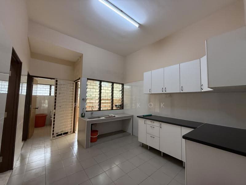 1-storey Terraced House for Sale in Taman Tun Dr Ismail (Kuala Lumpur) - Peter Kok - Kitchen - PropertyGuru.com.my