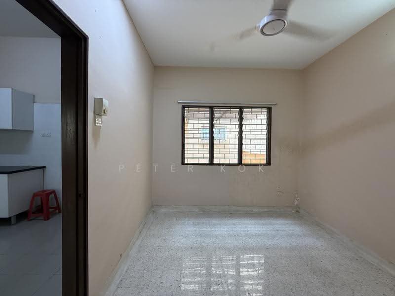 1-storey Terraced House for Sale in Taman Tun Dr Ismail (Kuala Lumpur) - Peter Kok - 2nd Bedroom - PropertyGuru.com.my
