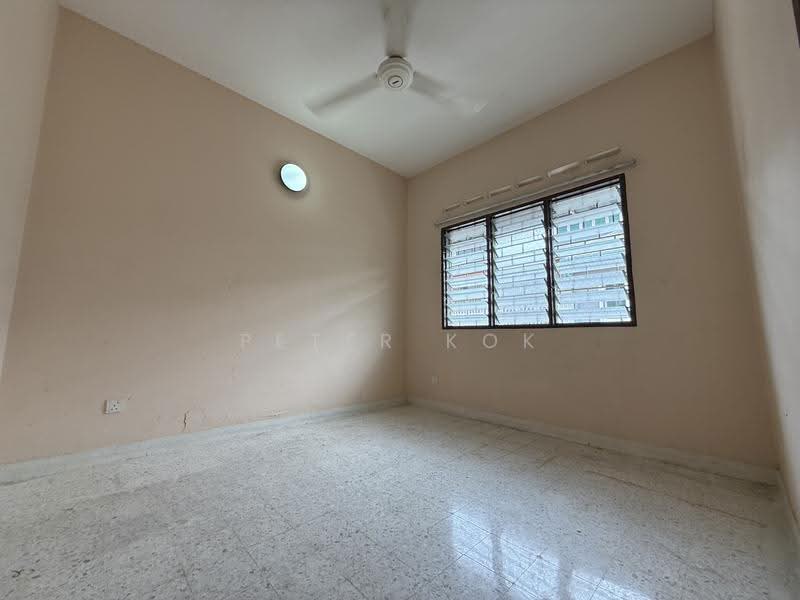 1-storey Terraced House for Sale in Taman Tun Dr Ismail (Kuala Lumpur) - Peter Kok - 3rd Bedroom - PropertyGuru.com.my