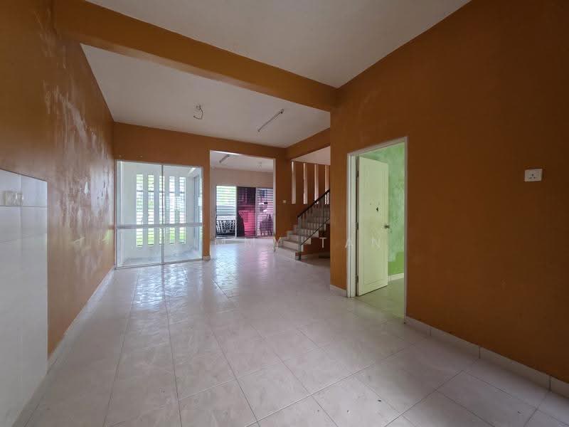 2-storey Terraced House for Sale in Bandar Seri Coalfields (Sungai Buloh) - Jimmy Tan - Living Room - PropertyGuru.com.my