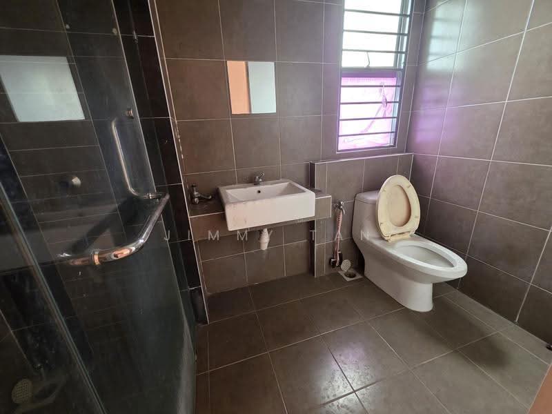 2-storey Terraced House for Sale in Bandar Seri Coalfields (Sungai Buloh) - Jimmy Tan - Bathroom - PropertyGuru.com.my