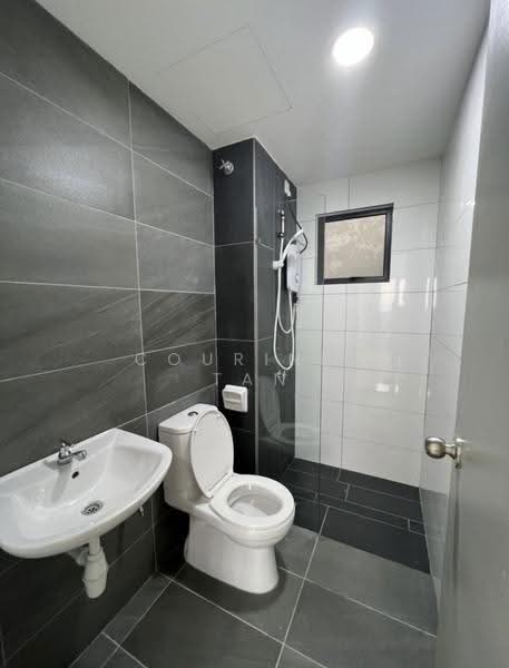 Kediaman Servis untuk Disewa di Traders Garden @ Cheras Selatan - Courines Tan - Bathroom - PropertyGuru.com.my