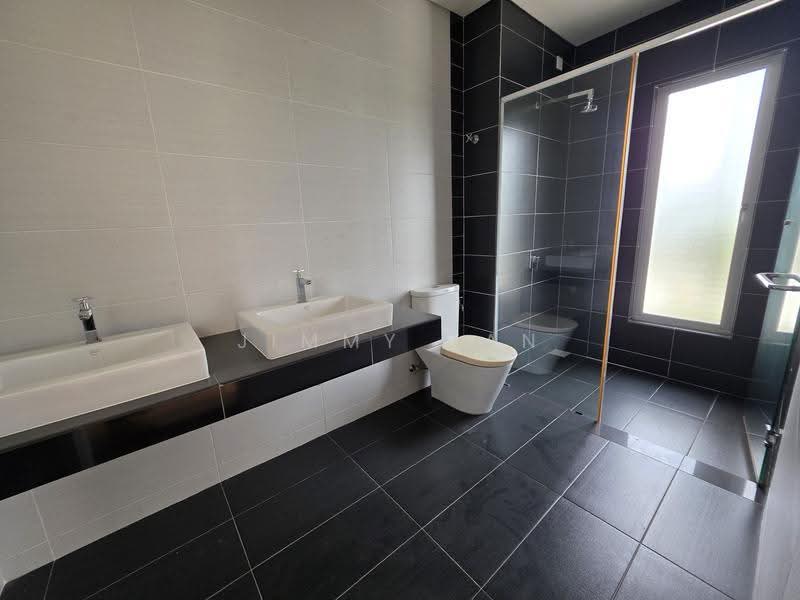 Semi-Detached House for Sale in Bandar Seri Coalfields (Sungai Buloh) - Jimmy Tan - Bathroom - PropertyGuru.com.my