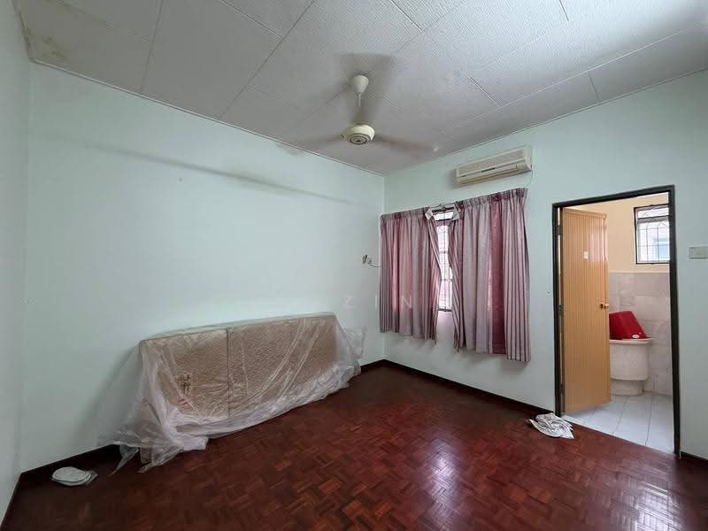 2-storey Terraced House for Sale in Gunung Rapat (Ipoh) - Qazin Khoo - Bedroom - PropertyGuru.com.my