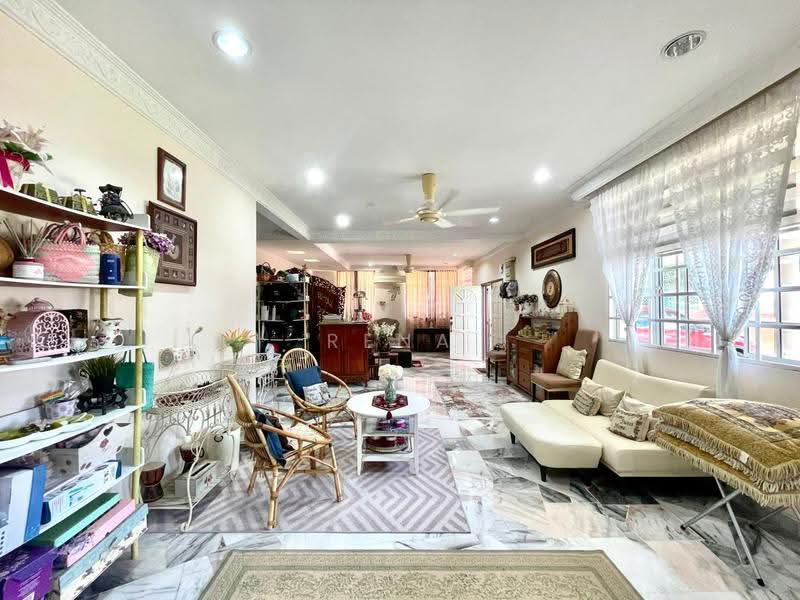 Bungalow House for Sale in Taman Rasah Kemayan (Rasah) - Rena Rahman - Living Room - PropertyGuru.com.my