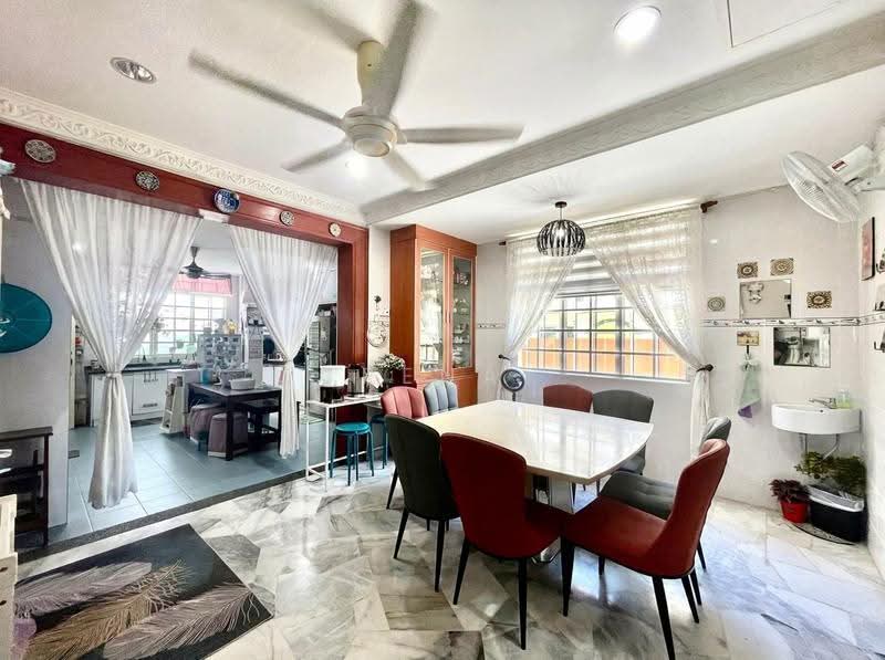 Bungalow House for Sale in Taman Rasah Kemayan (Rasah) - Rena Rahman - Dining Room - PropertyGuru.com.my
