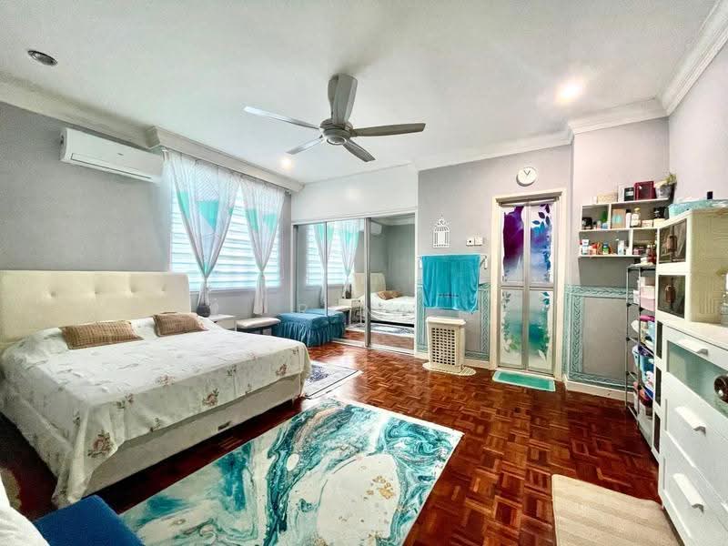 Bungalow House for Sale in Taman Rasah Kemayan (Rasah) - Rena Rahman - Master Bedroom - PropertyGuru.com.my