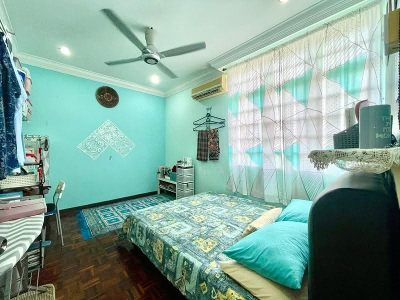 Bungalow House for Sale in Taman Rasah Kemayan (Rasah) - Rena Rahman - Bedroom - PropertyGuru.com.my