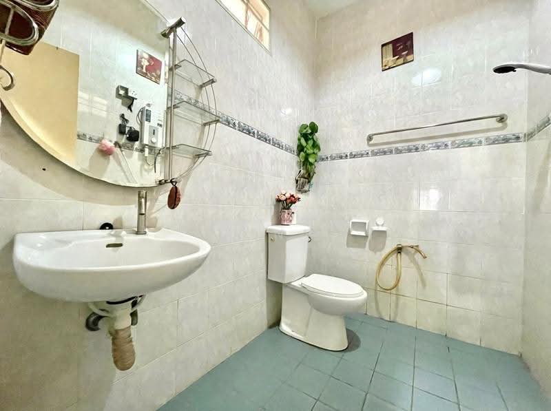 Bungalow House for Sale in Taman Rasah Kemayan (Rasah) - Rena Rahman - Bathroom - PropertyGuru.com.my