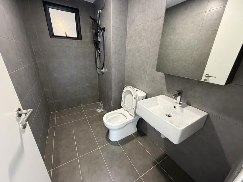 Kediaman Servis untuk Disewa di D'Terra Residences - Alan Chia - Bathroom - PropertyGuru.com.my
