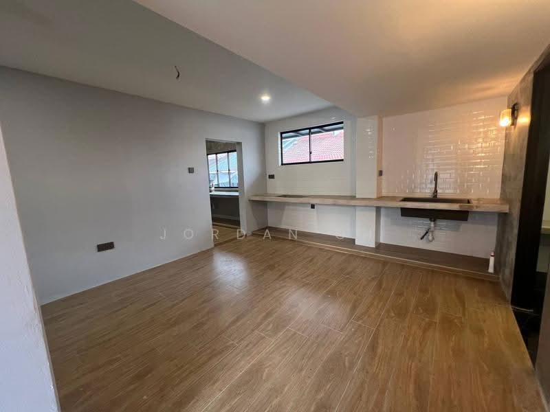 1.5-storey Terraced House for Sale in Taman Molek (Johor Bahru) - Jordan Oh - Kitchen - PropertyGuru.com.my