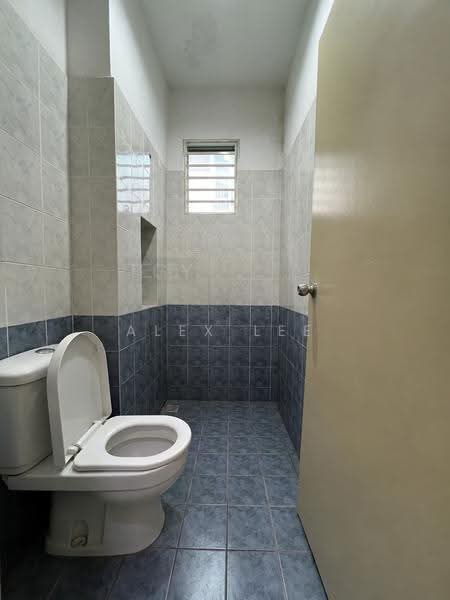 Rumah Berkembar untuk Dijual di Kapar (Selangor) - Alex Lee - Bathroom - PropertyGuru.com.my
