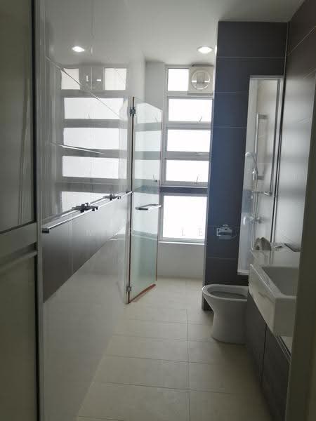 Semi-Detached House for Rent in Jelutong (Penang) - Mary Lee - Master bathroom - PropertyGuru.com.my