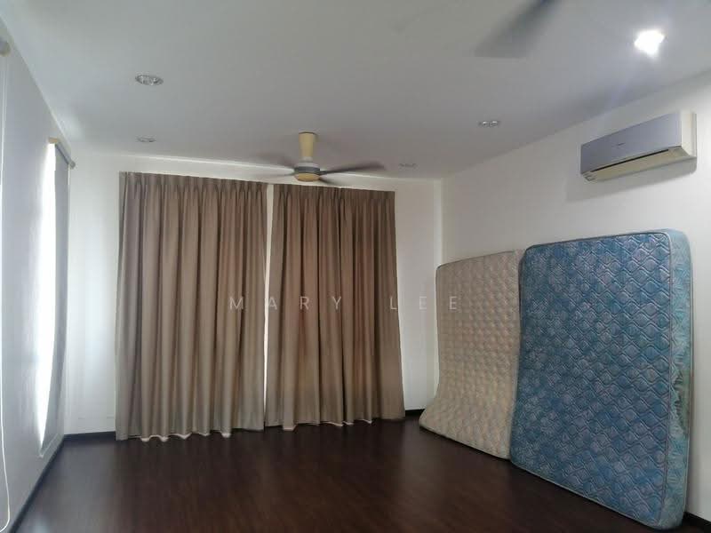 Semi-Detached House for Rent in Jelutong (Penang) - Mary Lee - Master bedroom - PropertyGuru.com.my