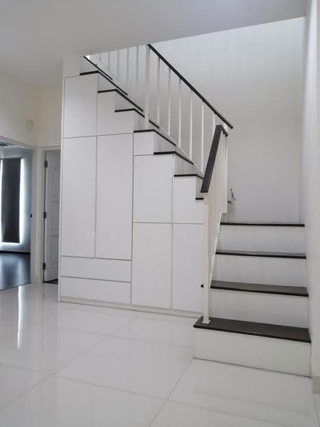 Semi-Detached House for Rent in Jelutong (Penang) - Mary Lee - Upstair hall storage - PropertyGuru.com.my