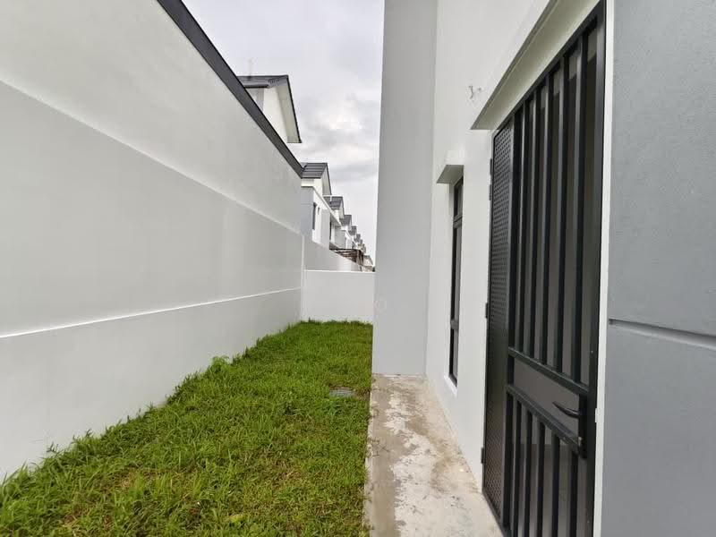 Semi-Detached House for Rent in Setia Tropika (Johor Bahru) - Foo Jun Tao - Exterior - PropertyGuru.com.my