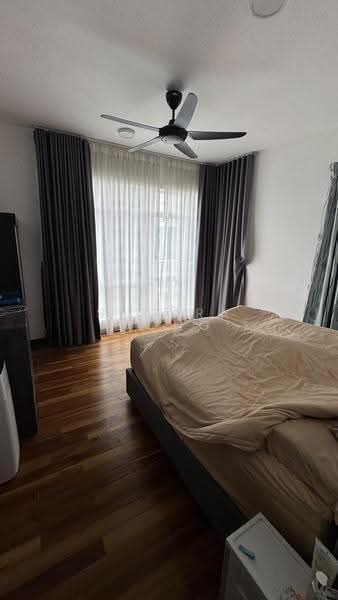 Kondominium untuk Disewa di Paraiso Residence @ The Earth - Sandra Wong - Bedroom - PropertyGuru.com.my