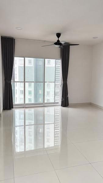 Kondominium untuk Disewa di Paraiso Residence @ The Earth - Sandra Wong - Living Room - PropertyGuru.com.my