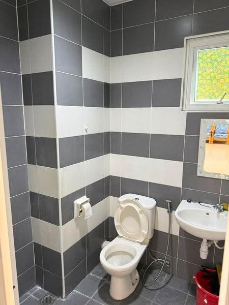 Kondominium untuk Disewa di I-Regency Condominium (Ideal Regency) - Jeff Ooi - Bathroom - PropertyGuru.com.my