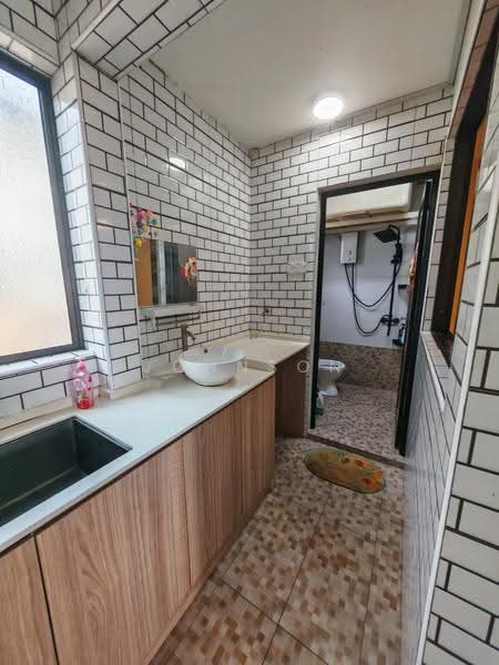 Rumah Flat untuk Disewa di Flat Taman Ungku Tun Aminah - Johnson Chong - Bathroom - PropertyGuru.com.my