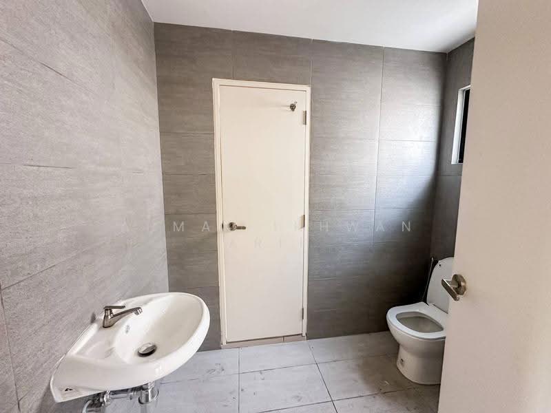 Terraced House for Sale in Gombak (Selangor) - Ahmad Ikhwan Arif - Bathroom - PropertyGuru.com.my