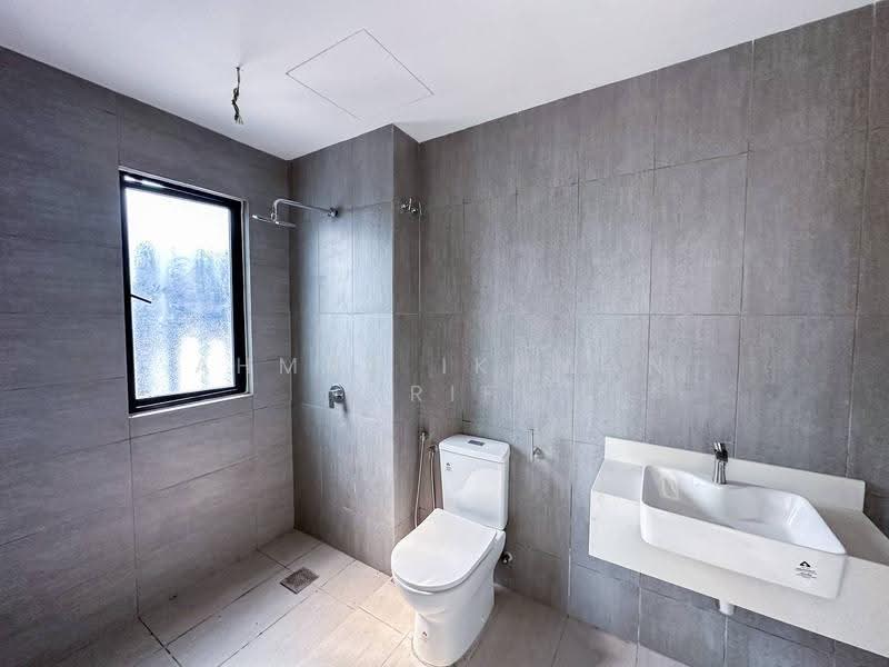 Terraced House for Sale in Gombak (Selangor) - Ahmad Ikhwan Arif - Bathroom - PropertyGuru.com.my