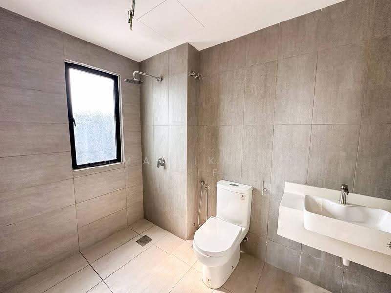 Terraced House for Sale in Gombak (Selangor) - Ahmad Ikhwan Arif - Bathroom - PropertyGuru.com.my