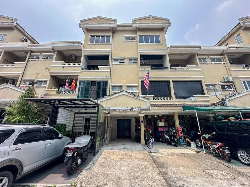 Rumah Bandar untuk Dijual di Seksyen 9 (Shah Alam) - Ahmad Ikhwan Arif - Exterior - PropertyGuru.com.my