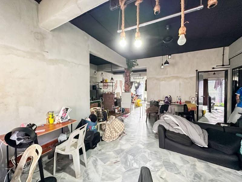 Rumah Bandar untuk Dijual di Seksyen 9 (Shah Alam) - Ahmad Ikhwan Arif - Living Room - PropertyGuru.com.my