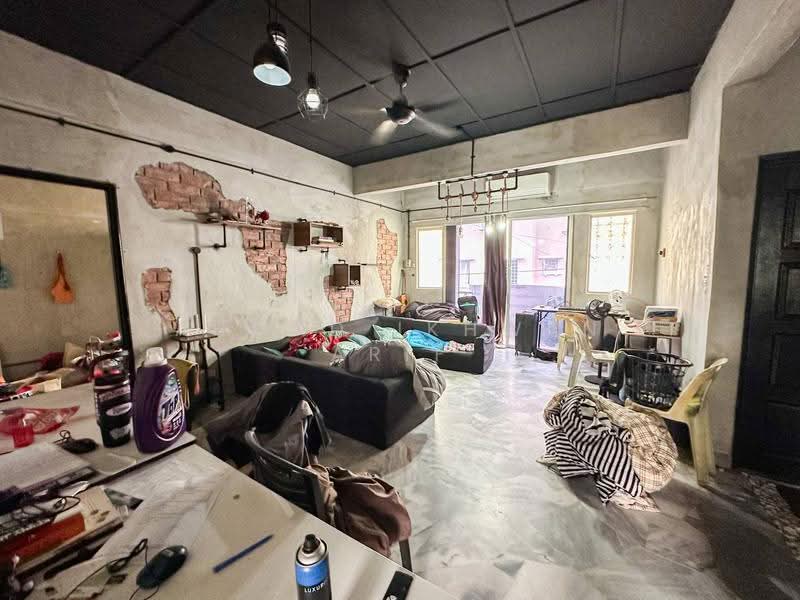 Rumah Bandar untuk Dijual di Seksyen 9 (Shah Alam) - Ahmad Ikhwan Arif - Living Room - PropertyGuru.com.my