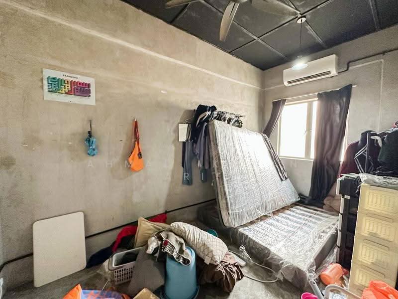 Rumah Bandar untuk Dijual di Seksyen 9 (Shah Alam) - Ahmad Ikhwan Arif - Bedroom - PropertyGuru.com.my