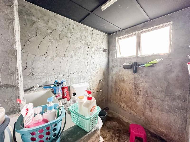 Rumah Bandar untuk Dijual di Seksyen 9 (Shah Alam) - Ahmad Ikhwan Arif - Bathroom - PropertyGuru.com.my