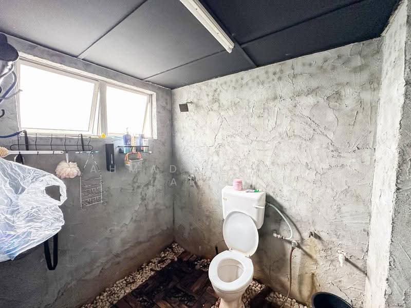 Rumah Bandar untuk Dijual di Seksyen 9 (Shah Alam) - Ahmad Ikhwan Arif - Bathroom - PropertyGuru.com.my