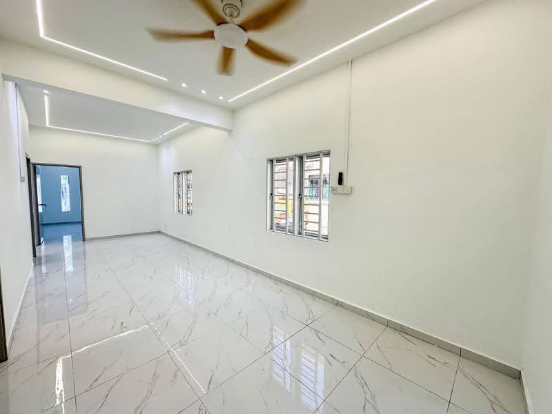 Rumah Teres 1-Tingkat untuk Dijual di Taman Petaling Indah (Klang) - Ahmad Ikhwan Arif - Living Room - PropertyGuru.com.my