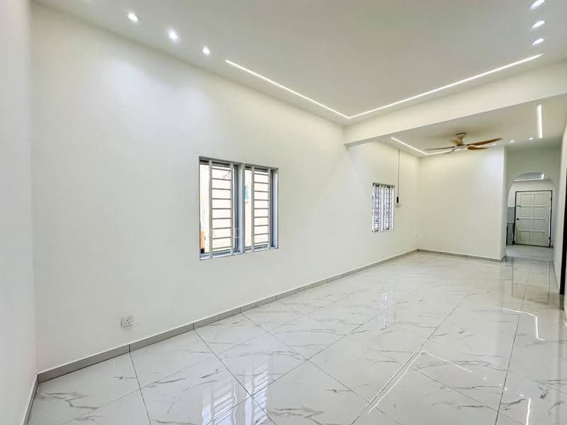 Rumah Teres 1-Tingkat untuk Dijual di Taman Petaling Indah (Klang) - Ahmad Ikhwan Arif - Living Room - PropertyGuru.com.my