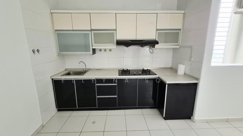 Kediaman Servis untuk Dijual di Sky Gardens Residences - Elleyna Soo - Kitchen - PropertyGuru.com.my