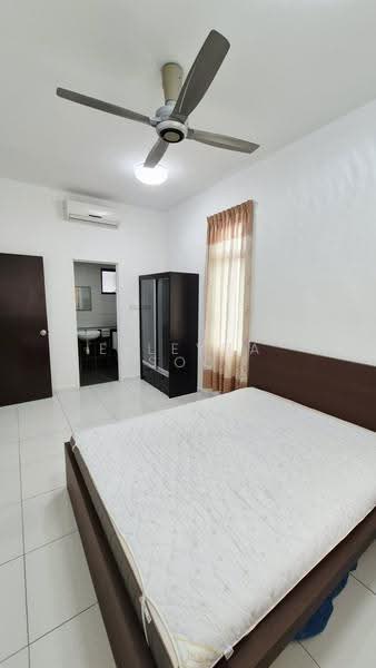Kediaman Servis untuk Dijual di Sky Gardens Residences - Elleyna Soo - Bedroom - PropertyGuru.com.my