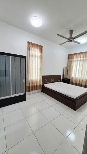 Kediaman Servis untuk Dijual di Sky Gardens Residences - Elleyna Soo - Bedroom - PropertyGuru.com.my