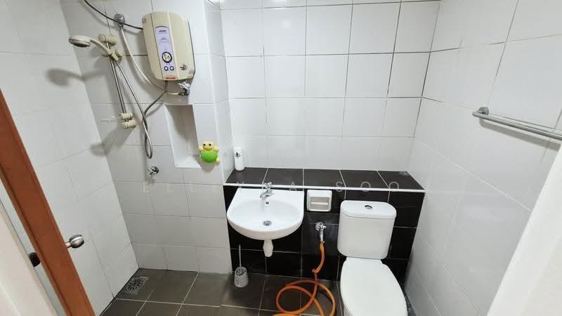 Kediaman Servis untuk Dijual di Sky Gardens Residences - Elleyna Soo - Bathroom - PropertyGuru.com.my